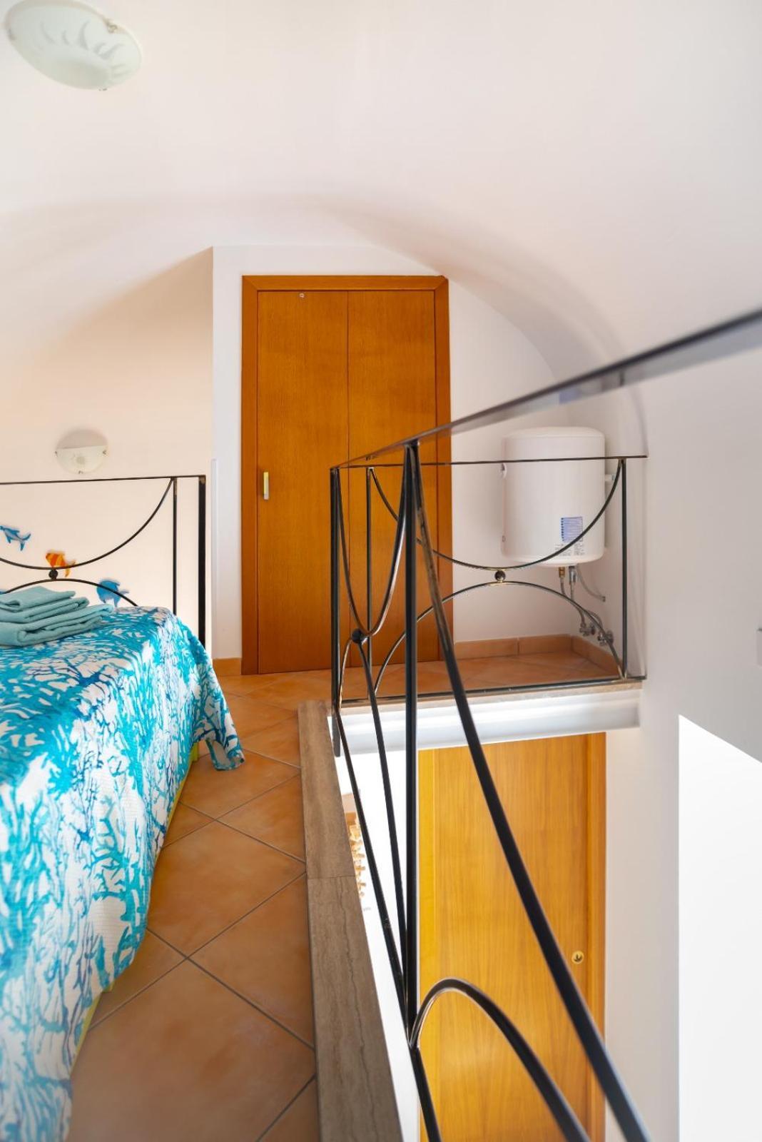 Casa Vacanze "Il Baffo E Il Mare" Cetara Exterior photo